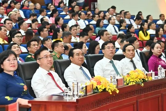 Khơi dậy tinh thần cống hiến - thi đua yêu nước vì một TP.HCM năng động, sáng tạo Khơi dậy tinh thần cống hiến - thi đua yêu nước vì một TP.HCM năng động, sáng tạo