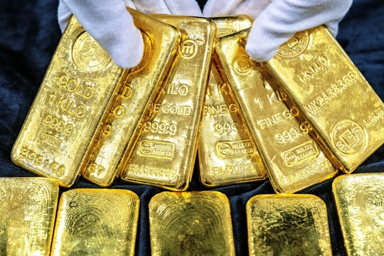 Giá vàng thế giới chịu sức ép khi đồng USD tăng mạnh Giá vàng thế giới chịu sức ép khi đồng USD tăng mạnh