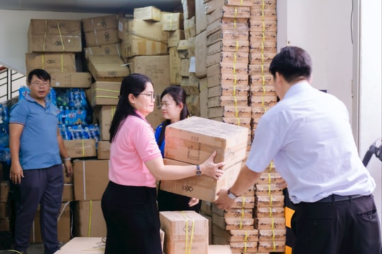 MTTQ TP.HCM gửi hơn 70 tấn hàng cứu trợ tới các địa phương bị ảnh hưởng bởi bão, lũ MTTQ TP.HCM gửi hơn 70 tấn hàng cứu trợ tới các địa phương bị ảnh hưởng bởi bão, lũ