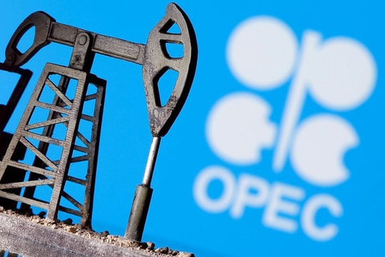 Giá dầu giảm gần 2% khi xuất hiện tín hiệu OPEC+ xem xét tăng sản lượng Giá dầu giảm gần 2% khi xuất hiện tín hiệu OPEC+ xem xét tăng sản lượng