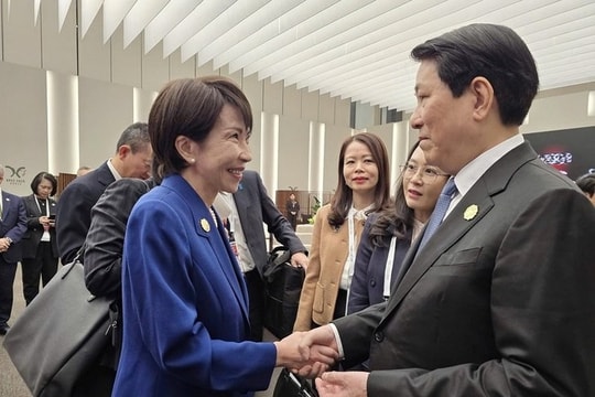 Chủ tịch nước Lương Cường gặp lãnh đạo một số thành viên APEC Chủ tịch nước Lương Cường gặp lãnh đạo một số thành viên APEC