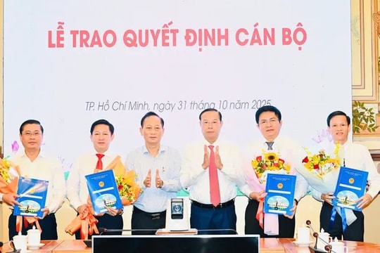 TP.HCM trao quyết định bổ nhiệm lãnh đạo Trung tâm Phát triển quỹ đất và Tổng công ty Cấp nước Sài Gòn TP.HCM trao quyết định bổ nhiệm lãnh đạo Trung tâm Phát triển quỹ đất và Tổng công ty Cấp nước Sài Gòn