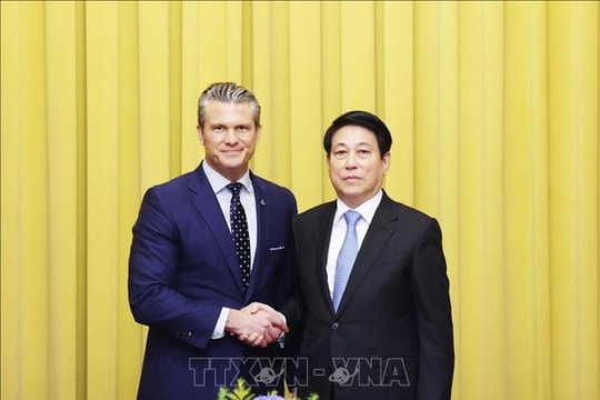 Chủ tịch nước Lương Cường tiếp Bộ trưởng Chiến tranh Mỹ Pete Hegseth