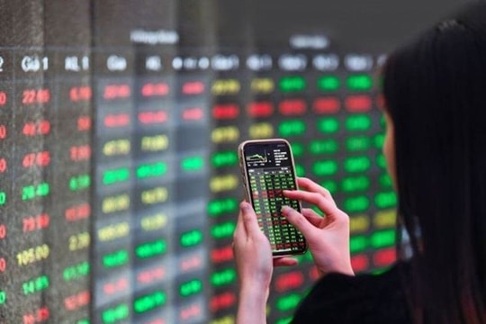 Thị trường giằng co, VN-Index lùi về sát mốc 1.610 điểm