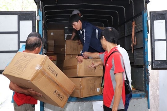 TP.HCM chung tay hướng về miền Trung, hỗ trợ người dân Huế và Đà Nẵng sau mưa lũ