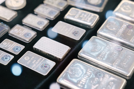 Giá bạc trong nước tăng nhẹ, thị trường thế giới quay đầu giảm