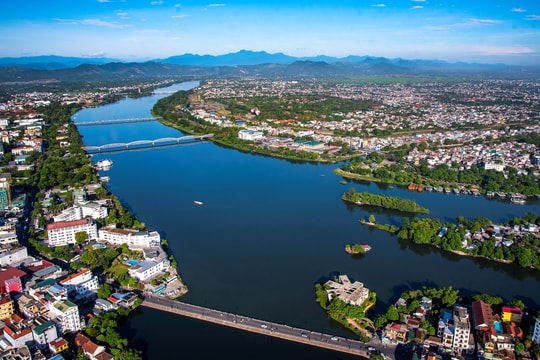 Huế giữ vững đà tăng trưởng, thu ngân sách 10 tháng đạt hơn 11.800 tỷ đồng