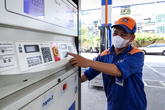 Thị trường xăng dầu trong nước hạ nhiệt, giá xăng giảm nhẹ trở lại