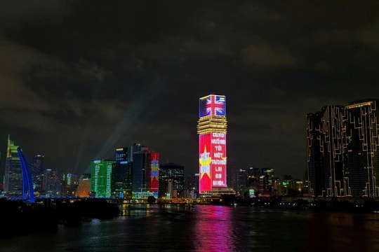 Tòa tháp Saigon Marina IFC thắp sáng tuần lễ hữu nghị Việt - Anh