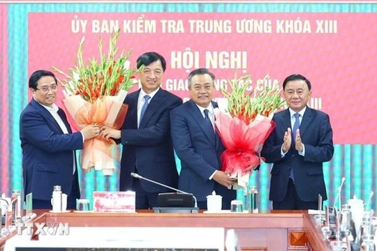 Bàn giao nhiệm vụ Chủ nhiệm Ủy ban Kiểm tra Trung ương giữa ông Nguyễn Duy Ngọc và Trần Sỹ Thanh