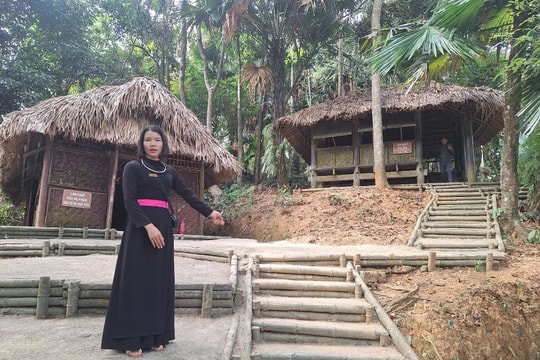 Hơn 100 cán bộ tuyên giáo - dân vận, báo chí - xuất bản TP.HCM  tham gia hành trình "Hướng về cội nguồn Cách mạng"