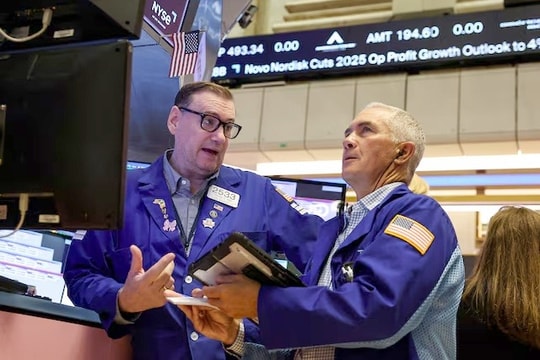 Phố Wall bật tăng, niềm tin nhà đầu tư hồi phục