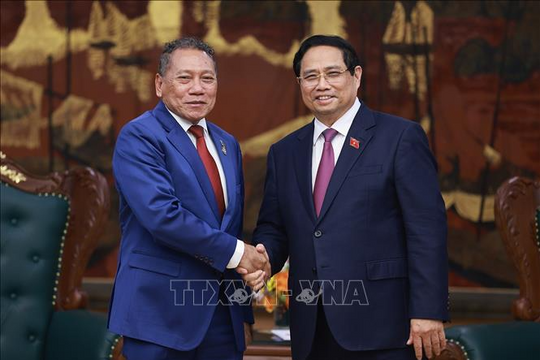 Thủ tướng tiếp Bộ trưởng Ngoại giao và Ngoại thương Quần đảo Solomon, thúc đẩy hợp tác song phương