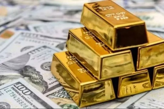 Thị trường vàng quốc tế sôi động, giá vượt mốc 4.200 USD/ounce