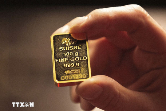 Giá vàng giảm khi nhà đầu tư chờ tín hiệu kinh tế từ Mỹ