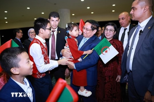 Thủ tướng mong cộng đồng người Việt tại Algeria gìn giữ và phát huy tình hữu nghị giữa hai quốc gia