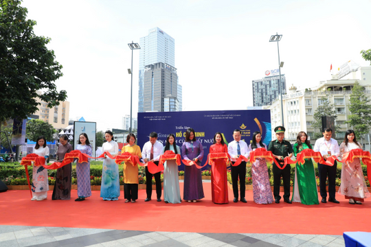 Khai mạc Triển lãm “TP.HCM vươn mình cùng đất nước qua góc nhìn điện ảnh”