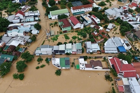 Ngân hàng triển khai khoanh nợ, hỗ trợ tín dụng cho khách hàng miền Trung sau bão lũ