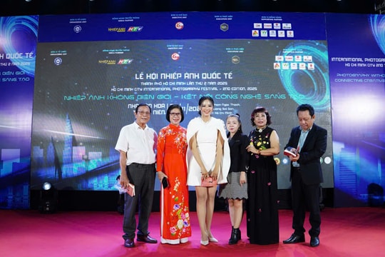 "Sống sao cho sướng": Đánh thức lối sống thời đại từ tác giả Mị Dung