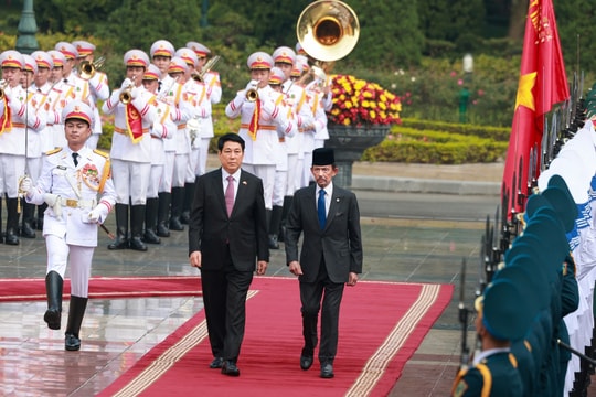 Chủ tịch nước Lương Cường chủ trì lễ đón và hội đàm với Quốc vương Brunei Darussalam