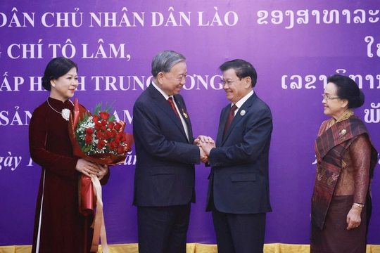 Tổng Bí thư Tô Lâm nhận Huân chương Vàng Quốc gia của Nhà nước Lào
