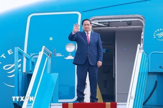 Thủ tướng lên đường tới Lào dự Kỳ họp 48 Ủy ban liên Chính phủ