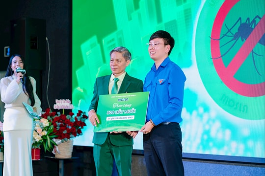 Mosla trao tặng 1.000 bẫy muỗi phòng chống sốt xuất huyết