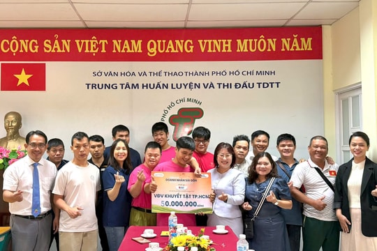CLB Golf Hội Doanh Nhân Sài Gòn trao tặng 50 triệu đồng hỗ trợ cộng đồng vận động viên khuyết tật TP.HCM