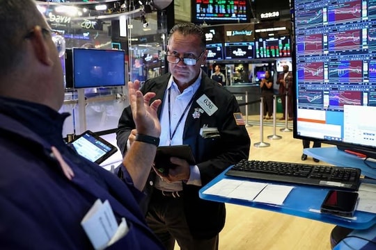 Chứng khoán Mỹ đi ngang, nhà đầu tư chờ tín hiệu từ Fed