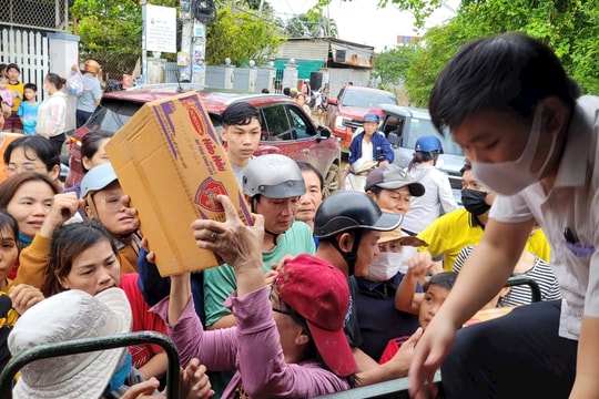 Acecook Việt Nam hỗ trợ 210.000 sản phẩm cho vùng lũ