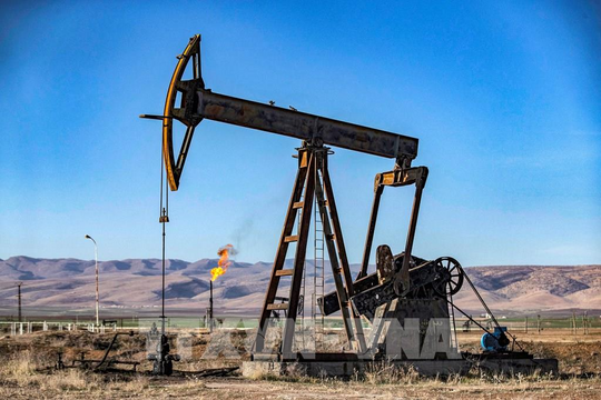 Giá dầu châu Á duy trì mức cao nhất hai tuần