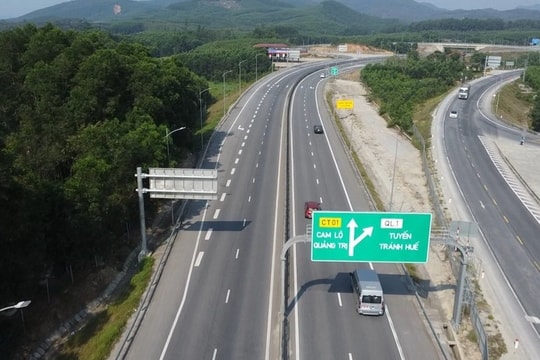 Tuyến cao tốc Cam Lộ - La Sơn được đầu tư mở rộng lên 4 làn xe