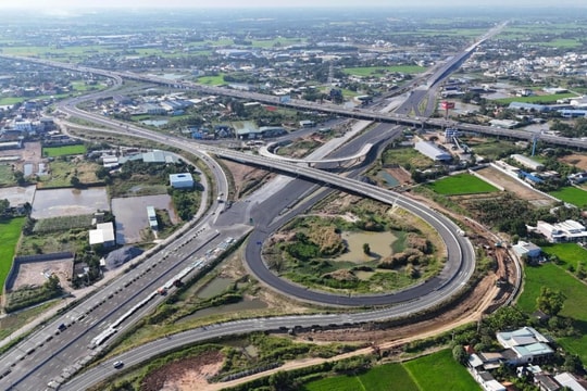 Sắp thông xe nút giao ba cao tốc tại cửa ngõ phía Tây TP.HCM