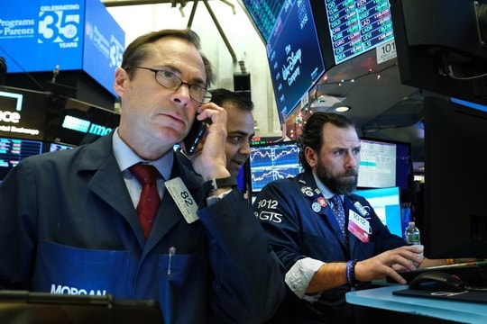 Giới đầu tư thận trọng, chứng khoán Mỹ điều chỉnh trước quyết định của Fed