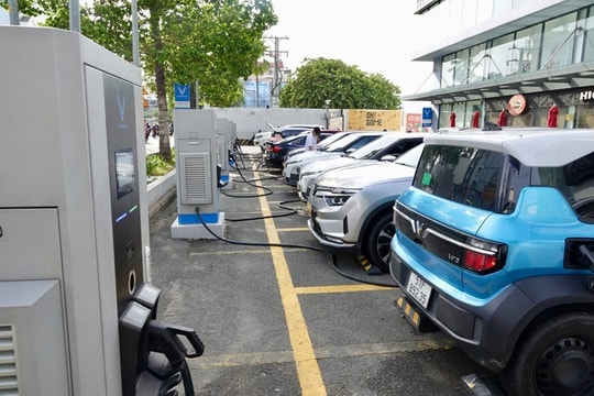 Bộ Công Thương bổ sung quy định tính giá điện cho dịch vụ sạc xe điện