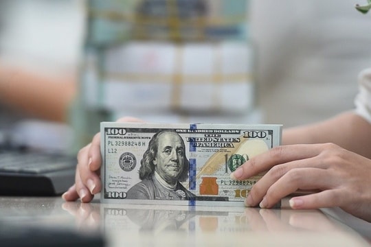 Đồng USD tăng giá khi Fed phát tín hiệu thận trọng hơn về hạ lãi suất