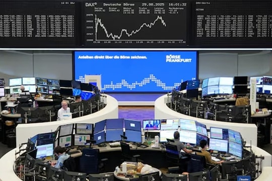 Phố Wall biến động nhẹ trước quyết định lãi suất của Mỹ