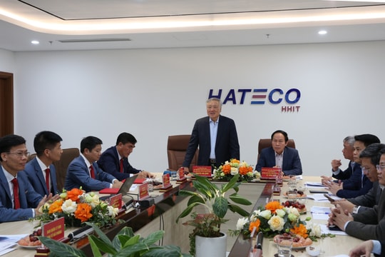 Phó Thủ tướng Thường trực Nguyễn Hòa Bình thăm Cảng container Quốc tế Hateco Hải Phòng