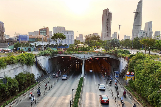 TP.HCM cấm ôtô qua hầm sông Sài Gòn trong 5 đêm