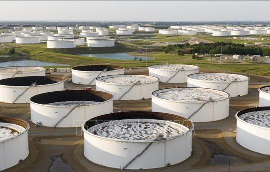 Thị trường dầu mỏ chịu sức ép khi lo ngại dư thừa nguồn cung gia tăng