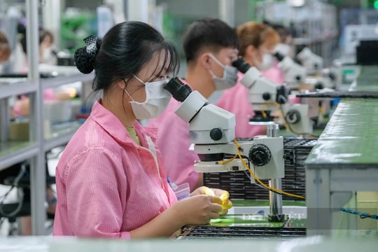 TP.HCM phát triển nguồn nhân lực chất lượng cao: Giải pháp giữ nhân lực công, chuyên gia và kỹ thuật cao (Bài 3)