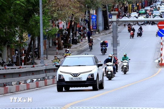 Đề xuất giảm 6 triệu đồng lệ phí đăng ký ô tô tại Hà Nội và TP.HCM