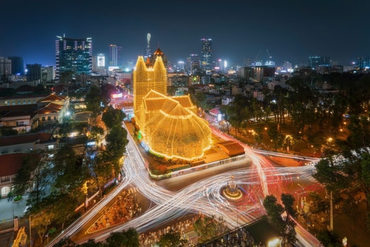 Nhịp sống TP.HCM qua những ánh đèn đêm