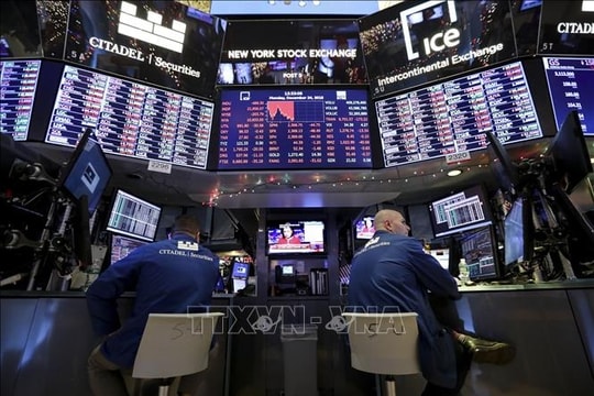 Thanh khoản trầm lắng, Phố Wall vẫn duy trì đà tăng