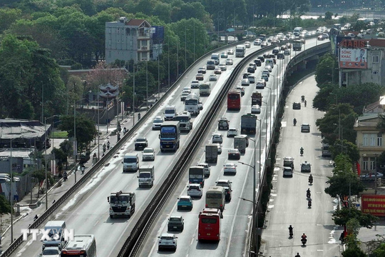 Hà Nội thí điểm hạn chế xe tải, container lưu thông vào Vành đai 3 trên cao