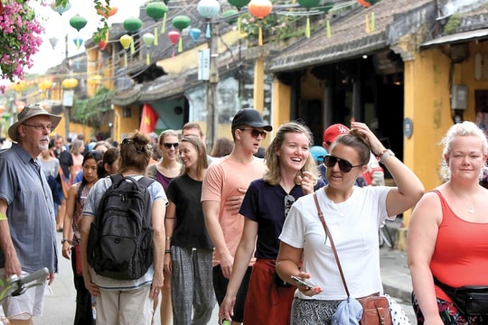 Năm 2026, Việt Nam đặt mục tiêu đón 25 triệu khách du lịch quốc tế