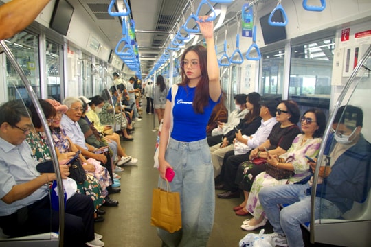 Metro - nơi con người học đứng cạnh nhau