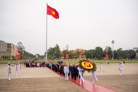 Lãnh đạo Đảng, Nhà nước viếng Lăng Chủ tịch Hồ Chí Minh nhân kỷ niệm 80 năm Ngày Tổng tuyển cử đầu tiên