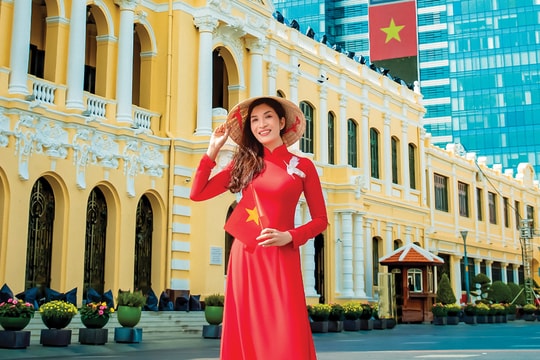 NTK Anna Hạnh Lê - Quyền Chủ tịch Hiệp hội Áo dài TP.HCM: “Áo dài có thể trở thành một biểu tượng mềm của công nghiệp văn hóa TP.HCM”