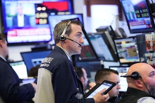 Phố Wall giảm điểm trước lo ngại chính sách và triển vọng lợi nhuận